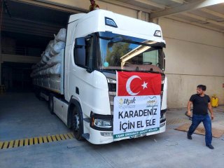 Uşak'tan 4 bin battaniye, Kastamonu'ya gitmek üzere yola çıktı