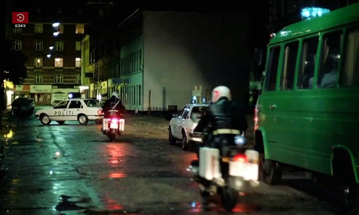 1984 | Midt om natten ~ Klip med Kim Larsen (Benny), Erik Clausen (Arnold Jensen), Allan Olsen (Spacy) | DRTV @ Danmarks Radio