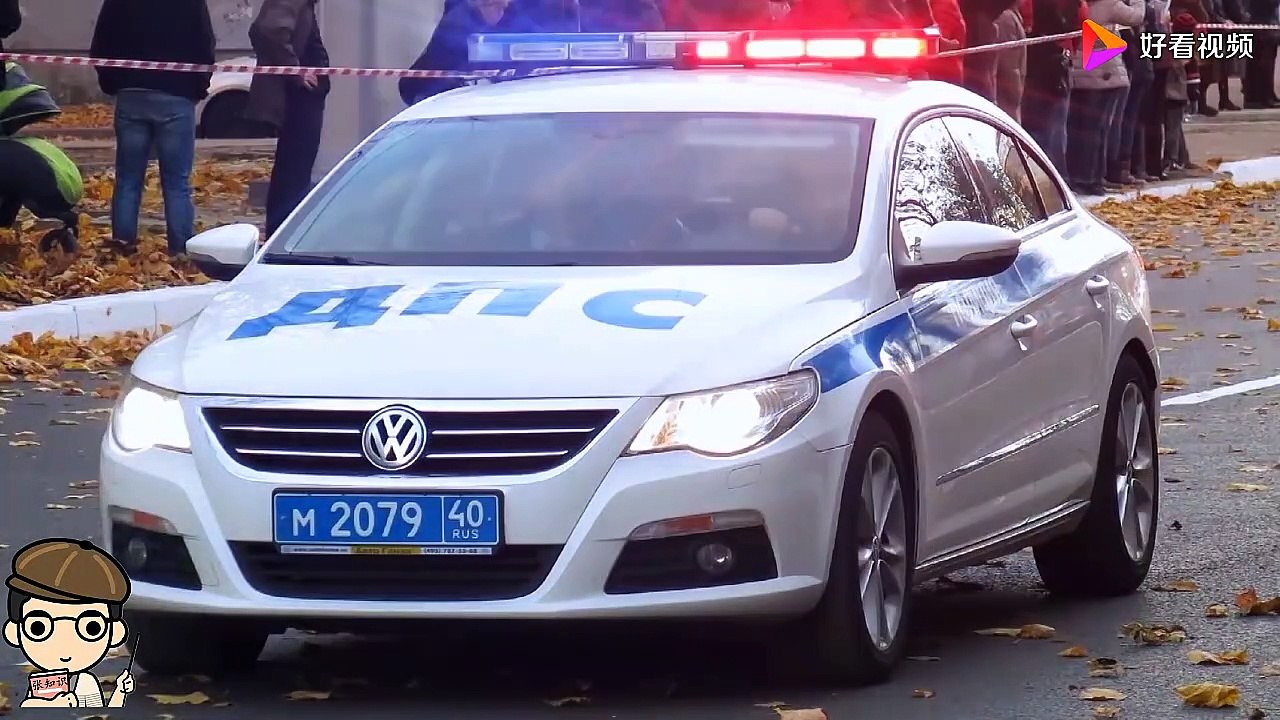 Classroom for entertaining and teaching: Which tools are used by police cars here?