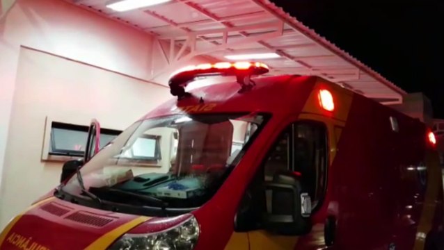 Homem de 32 anos fere a mão ao dar soco em vidro de janela no Conjunto Riviera