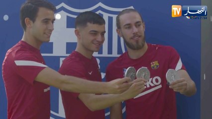 بيدري مينغيزا وإيريك غارسيا يستعرضون ميداليات الأولمبياد في التدريبات