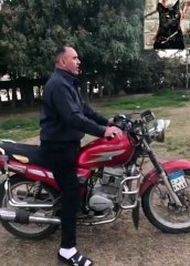 انا مش عارف مين اللي زعله