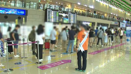 '집콕' 당부에도...김포공항, 제주·부산 여행객 '북적' / YTN
