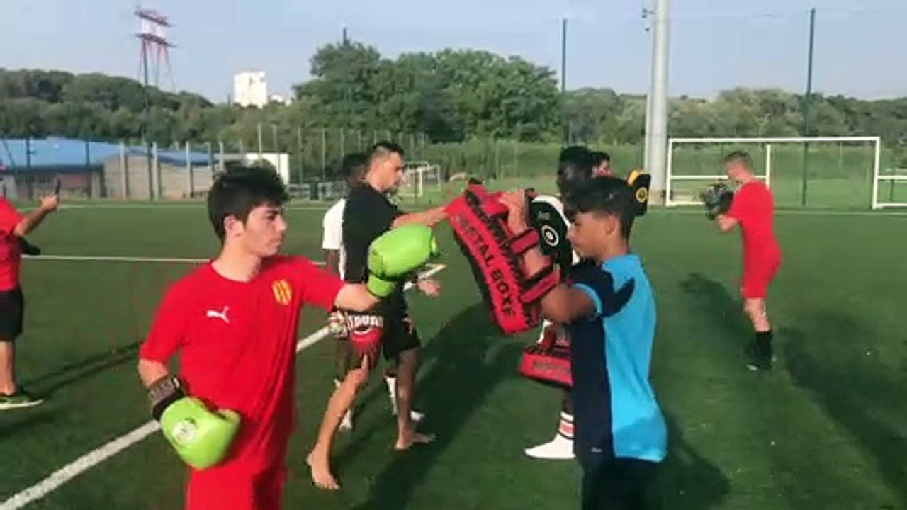 Une séance d’initiation aux sports de combat pour les 18 R1 du FC Martigues.