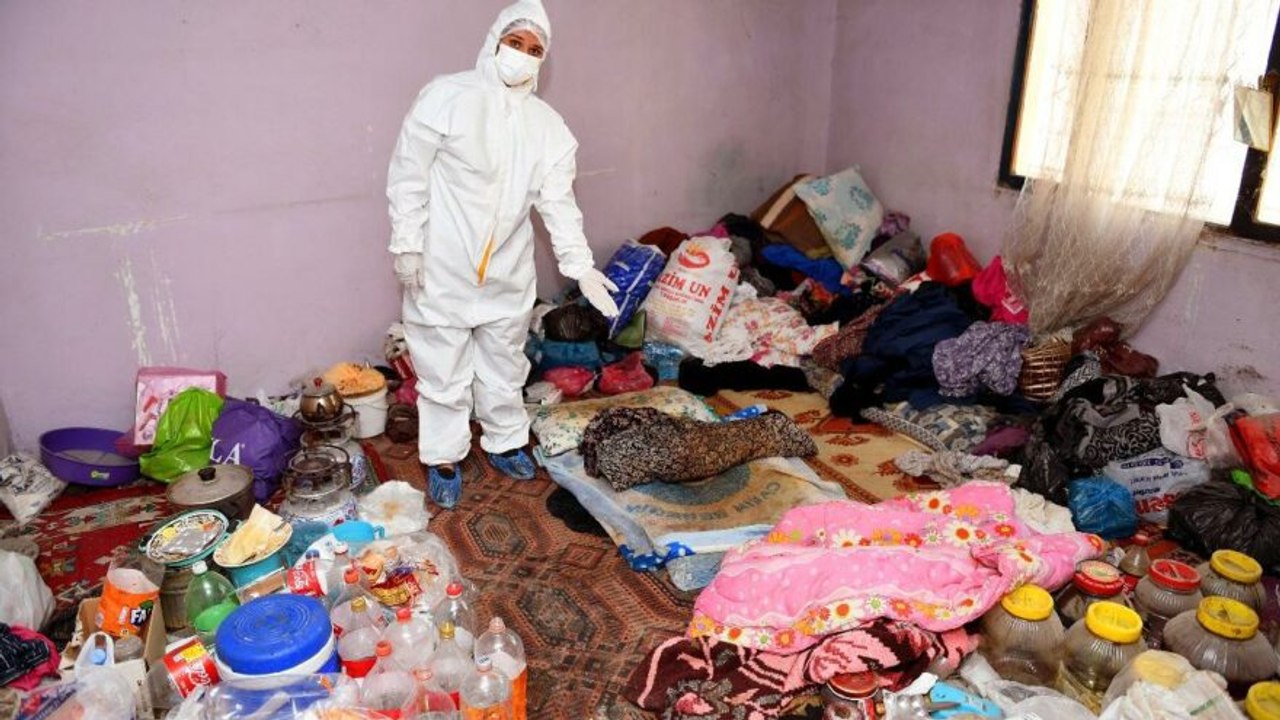 Kötü kokular ele verdi… 1 kamyon çöp çıktı