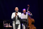 Fatih Erkoç ve Kerem Görsev, Maximum Uniq Açıkhava Sahnesi'nde birlikte konser verdi