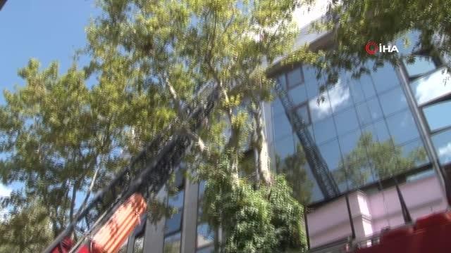 Son dakika haberleri: Ortaköy'de otelde yangın: Dumanlar Anadolu yakasından görüldü