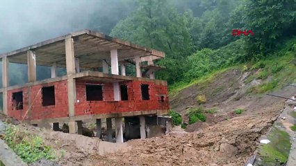 Rize'deki ev inşaatı, heyelanda metrelerce kaydı