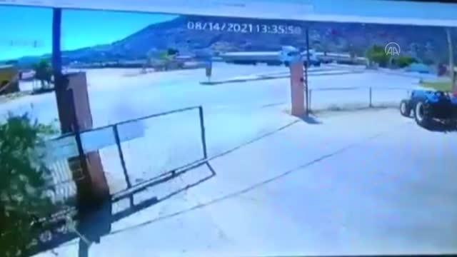 Son dakika haber: Tırla çarpışan motosikletin sürücüsünün ağır yaralandığı kaza güvenlik kamerasında