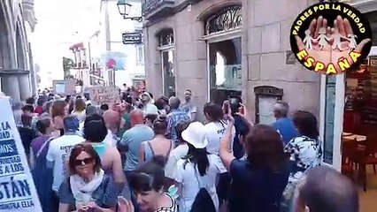 Imágenes de las convocatorias de 'Padres por la Verdad' contra la vacunación infantil (Santiago de Compostela)