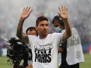 PSG - L'accueil de feu du Parc des Princes à Messi