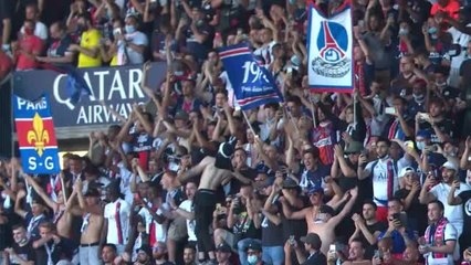 PSG - La folle ovation du Parc des Princes pour Messi