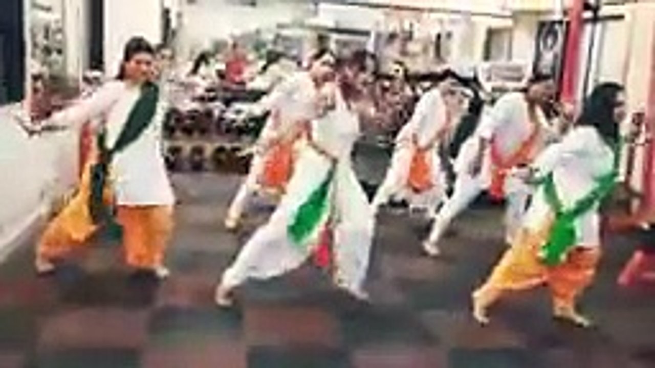 Desh Rangila | Fanaa | Bollywood dance song |Independence day 2021 ...