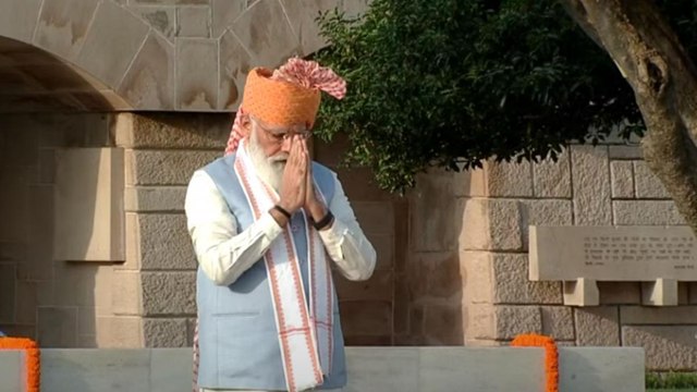 I-Day Celebrations: PM Modi pays tribute to Mahatma Gandhi