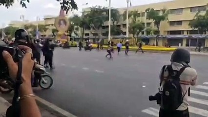 เพจดังแฉมี "ต่างด้าว" โผล่แนวปะทะช่วย "ม็อบ 3 นิ้ว" ตอบโต้ตำรวจจริงเหรอ?