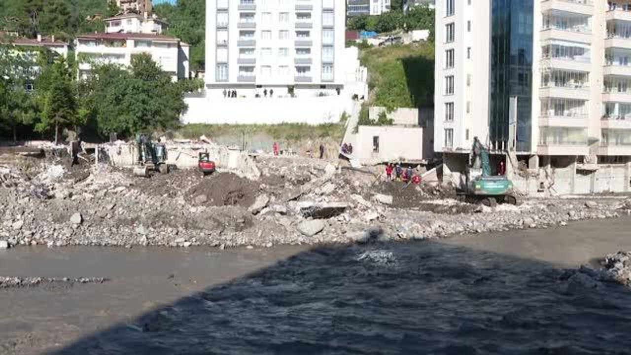 KASTAMONU - Bozkurt ilçesindeki arama kurtarma ve enkaz çalışmaları aralıksız sürüyor