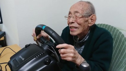 سائق تاكسي ياباني بعمر الـ 93 يصبح "أسطورة" اليوتيوب في ألعاب الفيديو!