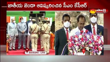 గోల్కొండ కోటపై జెండా ఆవిష్కరించిన సీఎం కేసీఆర్‌