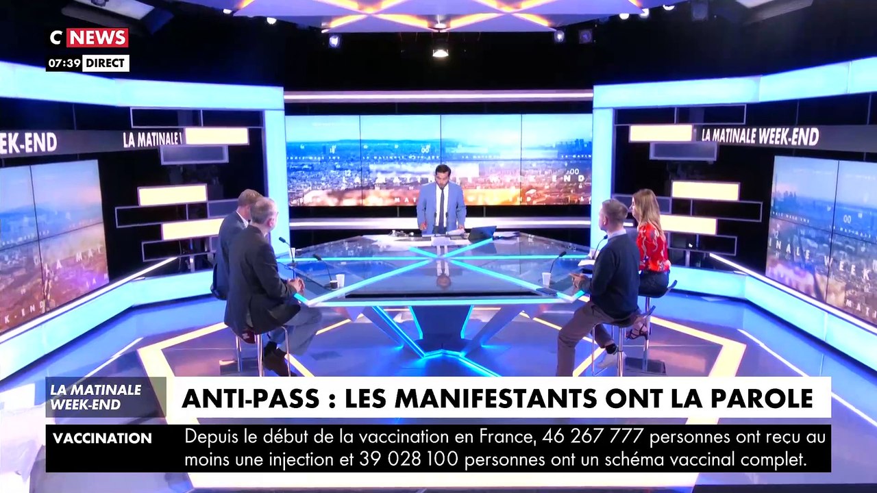 Ecoutez cette manifestante de 57 ans à Paris : "Je ne porte jamais de masque, je ne veux pas de ce vaccin ! Mon corps est assez fort pour se défendre seul..."