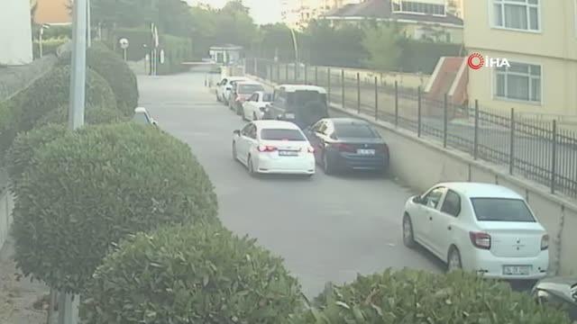 Göktürk'te hırsızlar lüks araçlara dadandıGöktürk'te hırsızlık, lüks otomobilin konsolunu çaldılar