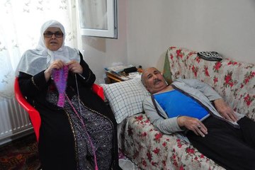 Son dakika haber: PATİK ÖREREK BİRİKTİRDİĞİ PARAYI ORMAN YANGININDA ZARAR GÖRENLER İÇİN BAĞIŞLADI