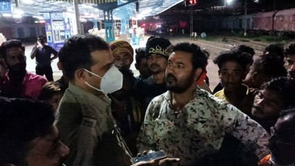 गो-मांस तस्करी की आशंका में जीआरपी ने महिला को पकड़ा