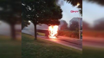 KÜÇÜKÇEKMECE'DE İETT OTOBÜSÜ ALEV ALEV YANDI