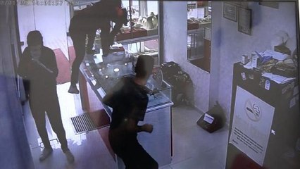 Pompalı şüpheliler, kuyumcuyu 35 saniyede soymuş