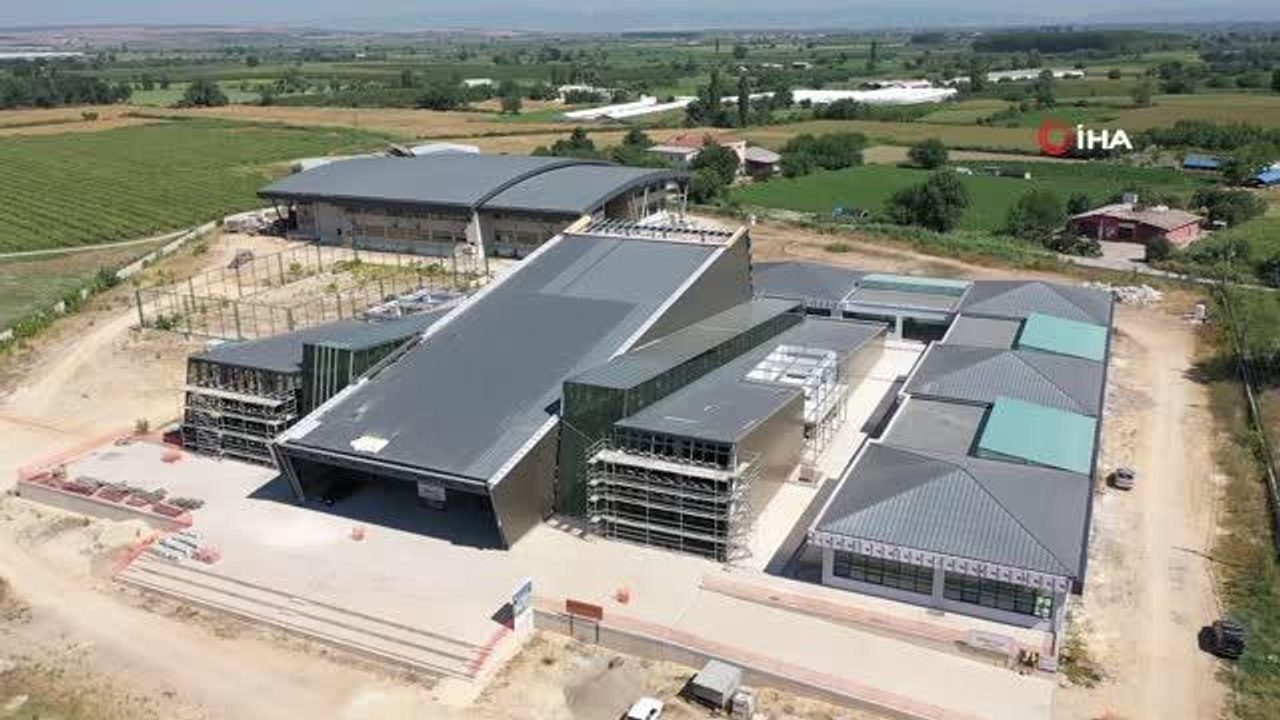 Bursa'da Gençlik Merkezi Sosyal Yaşam ve Spor Tesisi'nin çalışmaları hızlandı