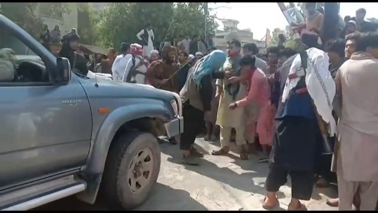 Στην Καμπούλ οι Ταλιμπάν - Εγκατέλειψε τη χώρα ο πρόεδρος Γκανί