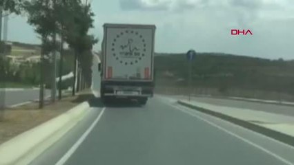 BAŞAKŞEHİR'DE TRAFİKTE TARTIŞTIĞI SÜRÜCÜYÜ BÖYLE SIKIŞTIRDI