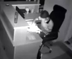 Batman'da kafeye giren hırsız güvenlik kamerasına takıldı