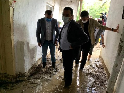 Vali Türker Öksüz, sel bölgesinde