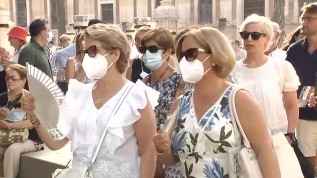 La ciudad de Sevilla celebra de nuevo su Virgen de los Reyes sin procesión