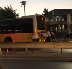 Vatandaşlardan otobüs arızına tepki: "İBB taşımıyor, halk taşıyor İBB'yi"