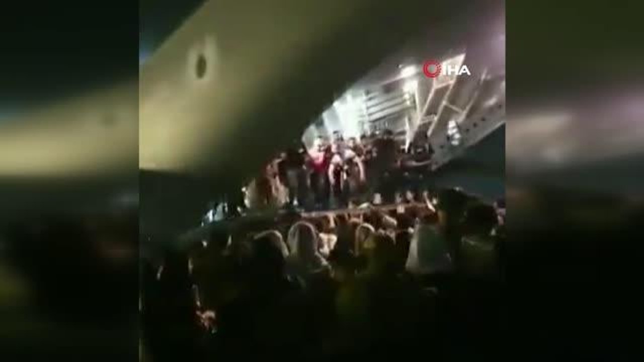 Kabil Havaalanı'nda tahliye sırasında adeta izdiham yaşandı