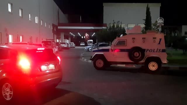 Kavgaya müdahale eden polis bıçakla yaralandı