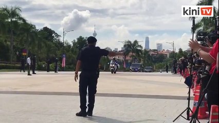 10_47am_ Peguam Negara Idrus Harun tiba di Istana Negara
