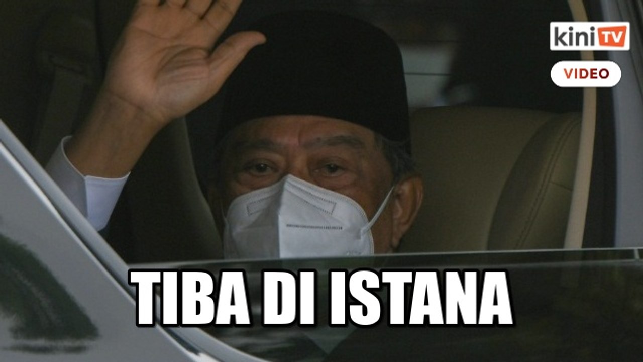 12:20pm: Muhyiddin Yassin tiba di Istana Negara