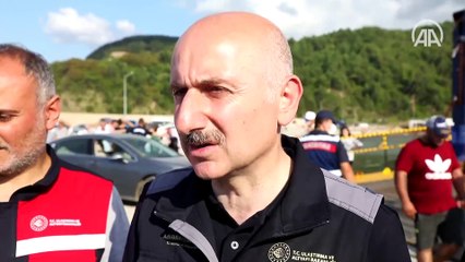 Sel felaketi nedeniyle Türkeli'nde mahsur kalan tatilciler arabalı vapurla tahliye ediliyor