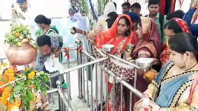 सावन मास के आखिरी सोमवार शिवालयों में उमड़ी शिव भक्तों की भीड़
