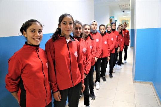 Son dakika haber | ŞANLIURFA - Toprak sahada antrenman yapan Güneşin Çocukları , spor salonuna geçmenin mutluluğunu yaşıyor