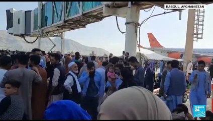 En Afghanistan, les vols commerciaux suspendus et scènes de chaos à l'aéroport