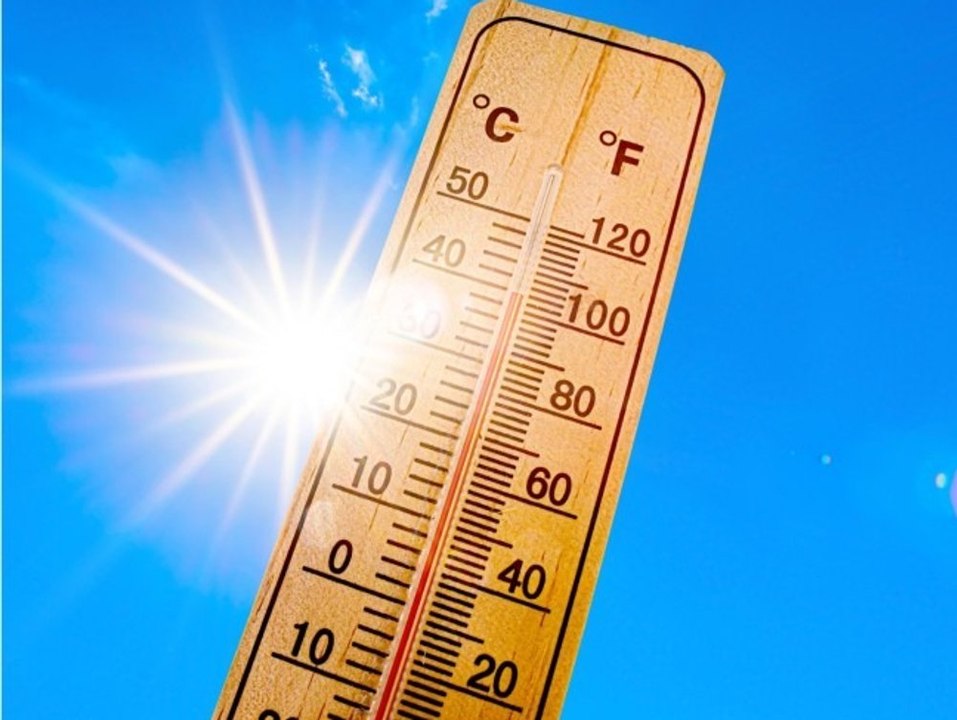 Schluss mit stickiger Hitze: So hältst du dein Zimmer kühl