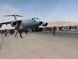 Afganistan'dan ölümüne kaçış: ABD uçağına tutunmaya çalıştılar