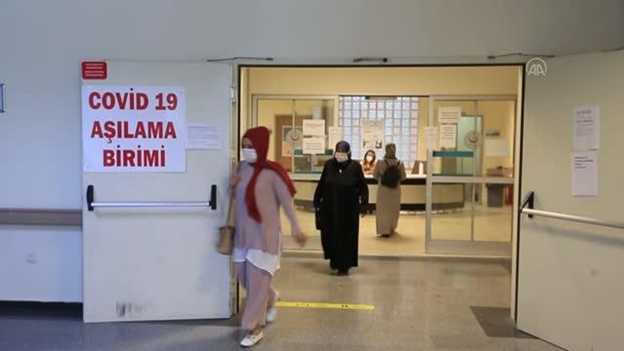 KIRKLARELİ - Trakya'da 15 yaş üstündekiler ile kronik hastalığı bulunan 12 yaş üstündekilerin aşılama süreci başladı