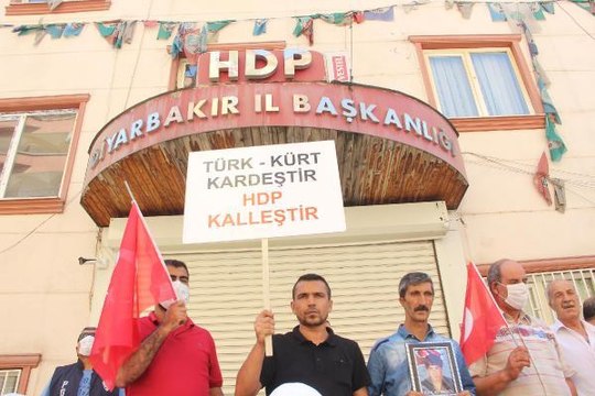 EVLAT NÖBETİNDEKİ BABA SİZ GELMEZSENİZ ANNENİZ VE BABANIZ HAKKINI HELAL ETMEZ