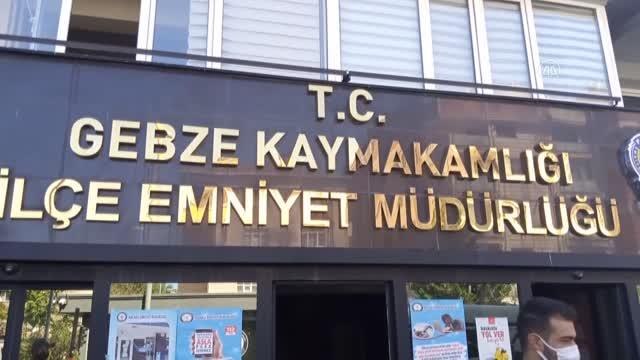 Son dakika haberleri... Bıçaklı kavgada iki komşularını öldürdükleri iddiasıyla yakalanan anne ile oğlu adliyede