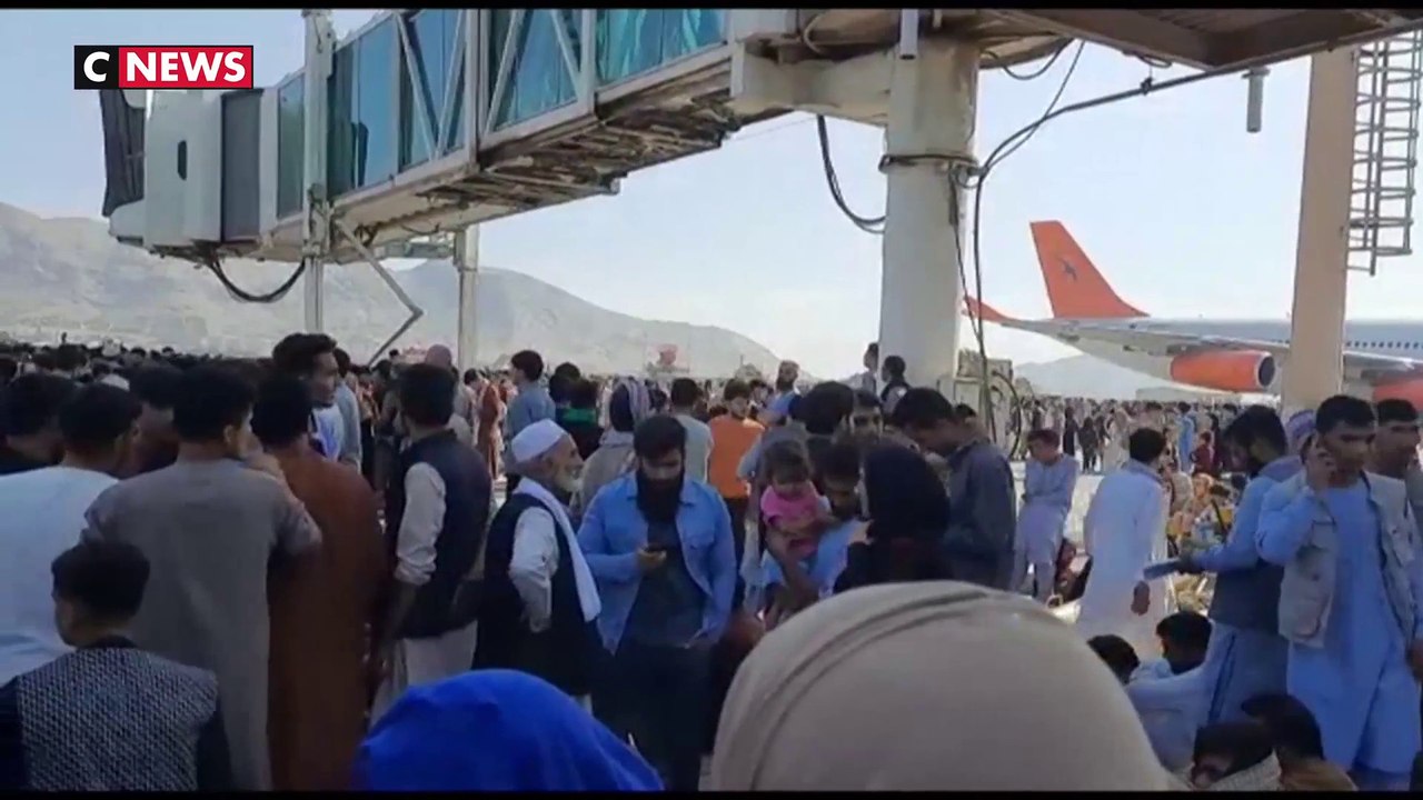 Les talibans prennent le contrôle de Kaboul, des centaines d’habitants tentent de fuir