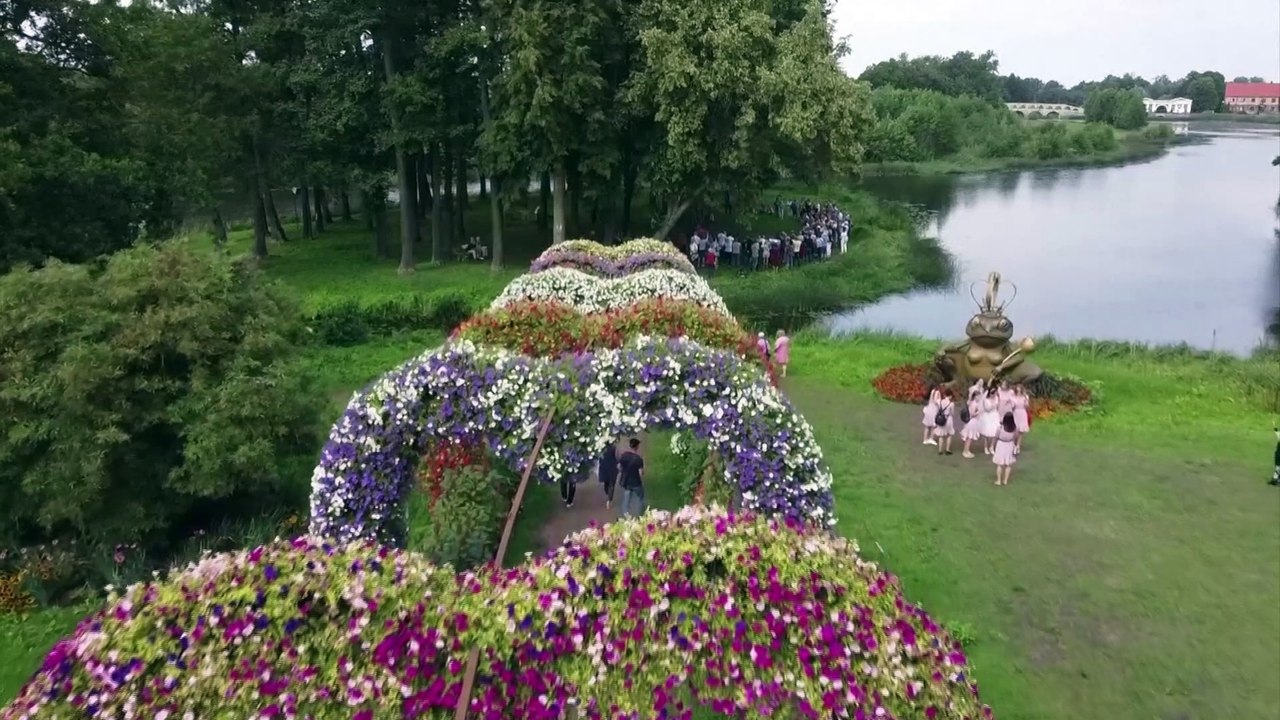 War of the Roses! Lithuanian Flower Festival inspired by the works of Shakespeare!